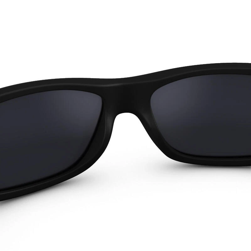 Quechua Lunettes De Soleil Randonnée - MH T100 - Enfant 6-10 Ans - Catégorie 3 5 Quechua Lunettes De Soleil Randonnée - MH T100 - Enfant 6-10 Ans - Catégorie 3 – Image 3